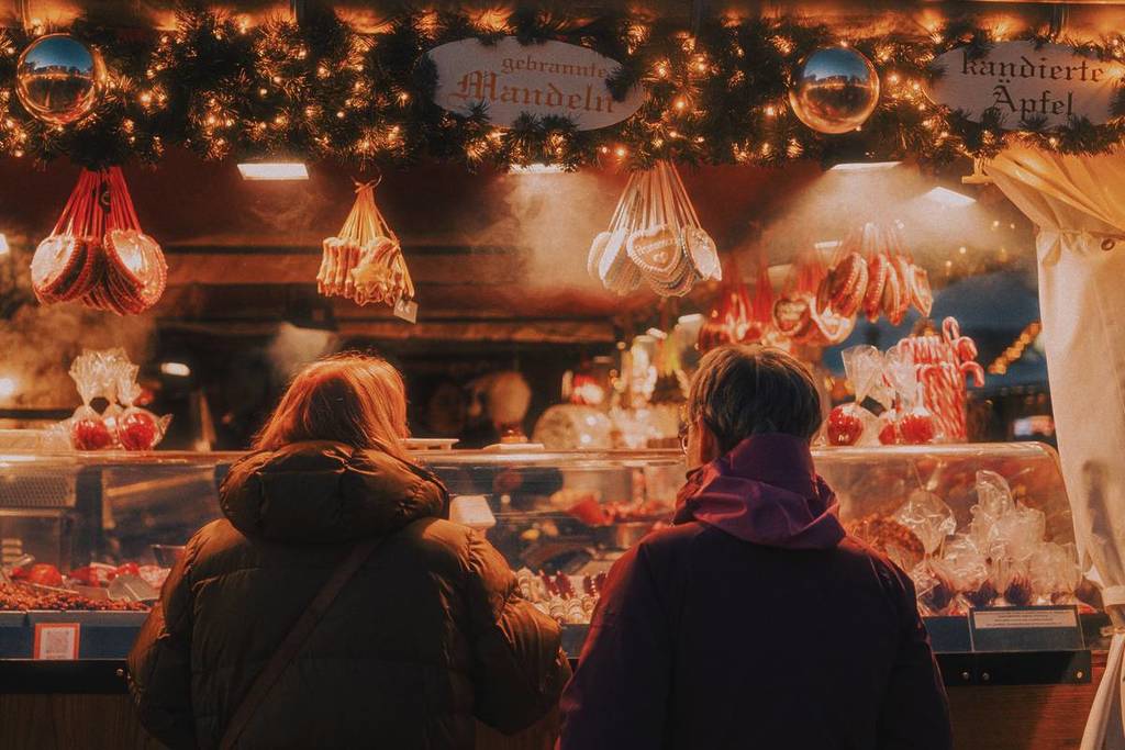 Esta ciudad medieval a sólo una hora de Londres tiene un impresionante mercado navideño con burros, villancicos en directo y luces, y sólo abre un fin de semana en diciembre.