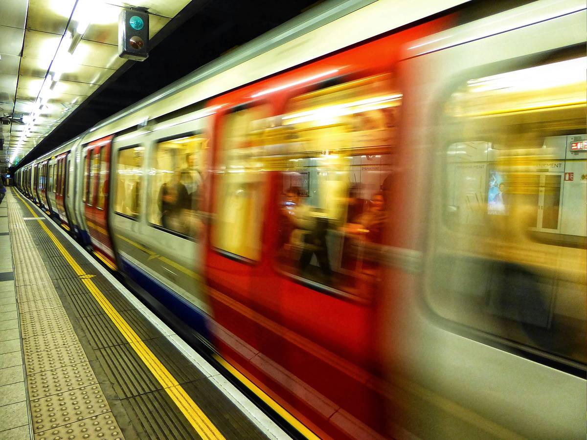 London Weekend Travel Disruptions — All Tube And Train Closures (21-23 Nov)