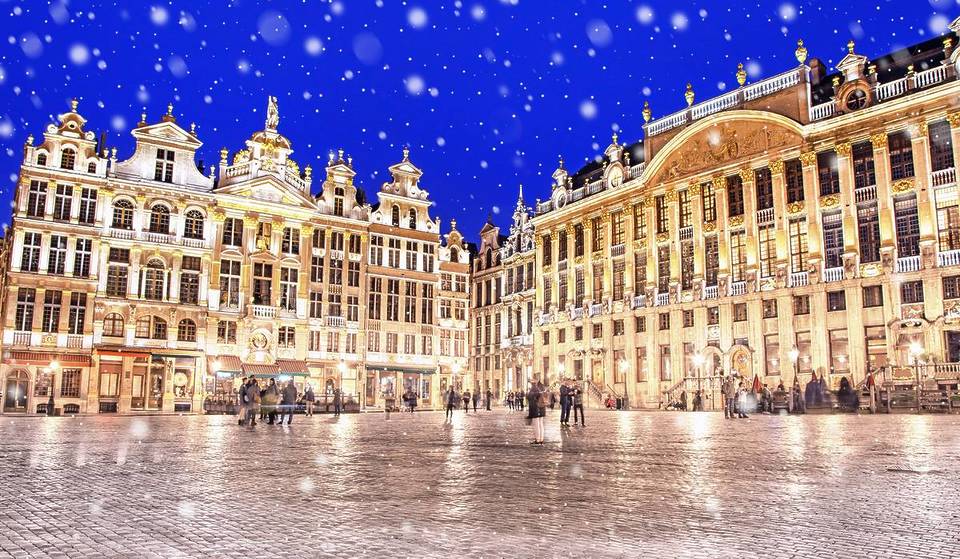 L&rsquo;une des plus belles places du monde se transforme en meilleur marché de Noël d&rsquo;Europe, à seulement deux heures de Londres en Eurostar.