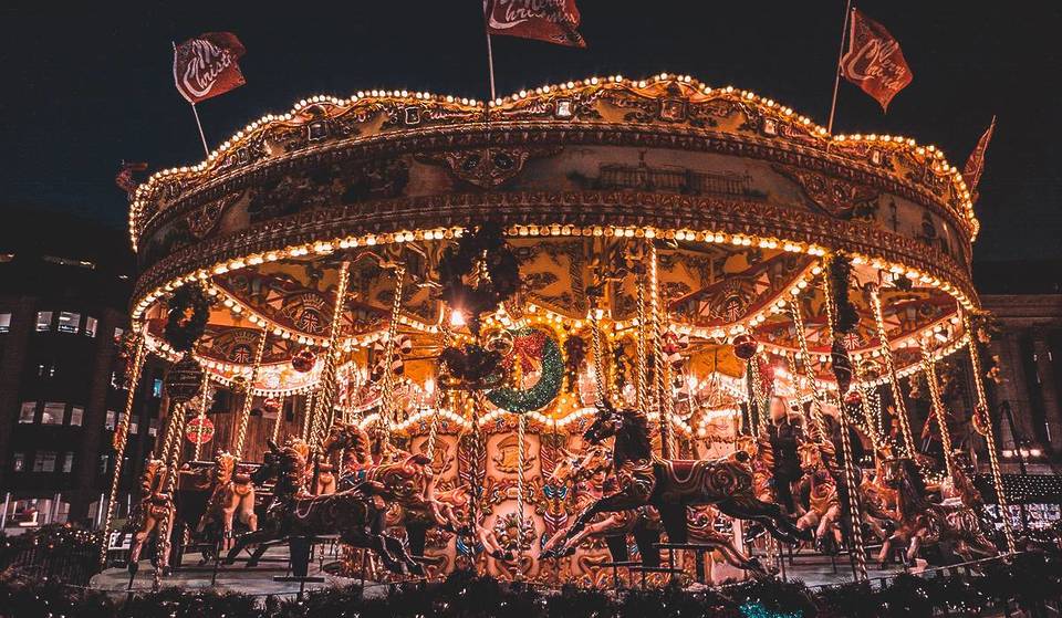Le plus grand marché de Noël allemand authentique du Royaume-Uni en dehors de l&rsquo;Allemagne et de l&rsquo;Autriche se trouve à un peu plus d&rsquo;une heure de Londres, où les bières allemandes traditionnelles et le Glühwein coulent à flot en même temps que les escalopes de porc.