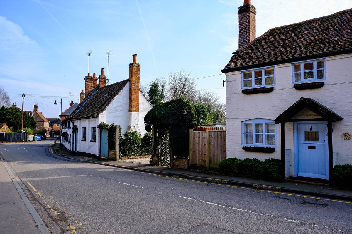 Medieval cottages along a street in Pangbourne