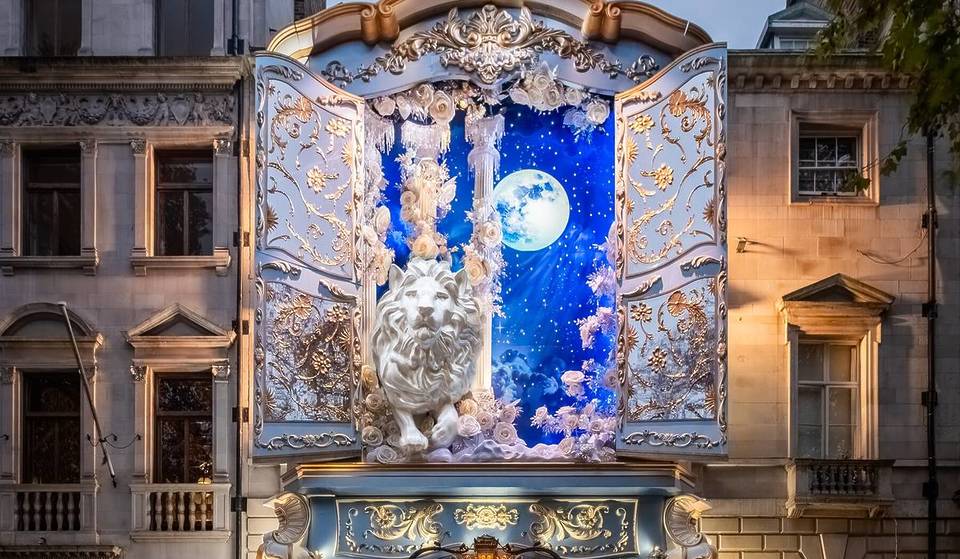 One Of London’s Prettiest Restaurants Has Unveiled A Magical New Christmassy Façade – The Entire Side Of The Building Has Been Taken Over By A Narnia-Inspired Display