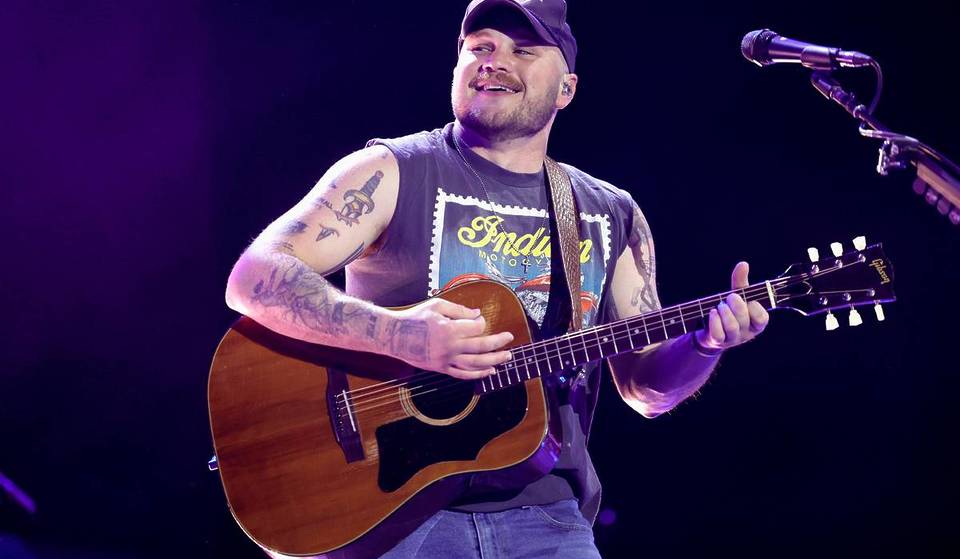 Zach Bryan heeft een enorme reeks stadiondata aangekondigd in Groot-Brittannië en Ierland komende zomer – hier vind je tickets voor de show in Londen