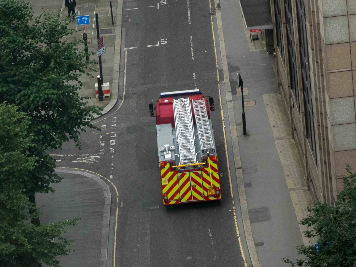 London Firefighters Tackle Underground Fire In Holborn London Firefighters Tackle Underground Fire In Holborn