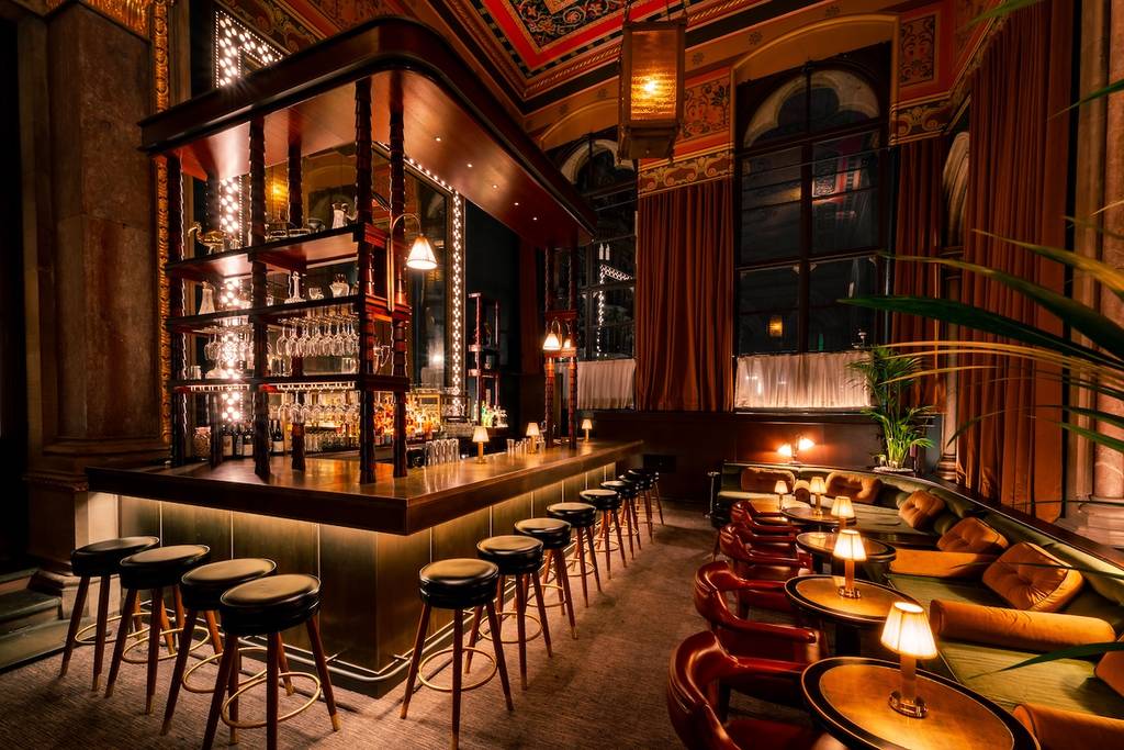 Hawksmoor Has Opened A Stunning New Restaurant In St Pancras, And It Has Its Own Martini Bar