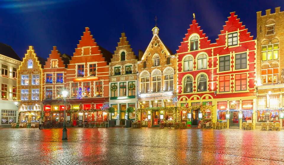 Diese märchenhafte UNESCO-Welterbestadt in der Nähe von London verwandelt sich in einen „Schneeglobus“ wie aus dem Bilderbuch – einer der magischsten Weihnachtsmärkte Europas und die perfekte Flucht mit dem Zug
