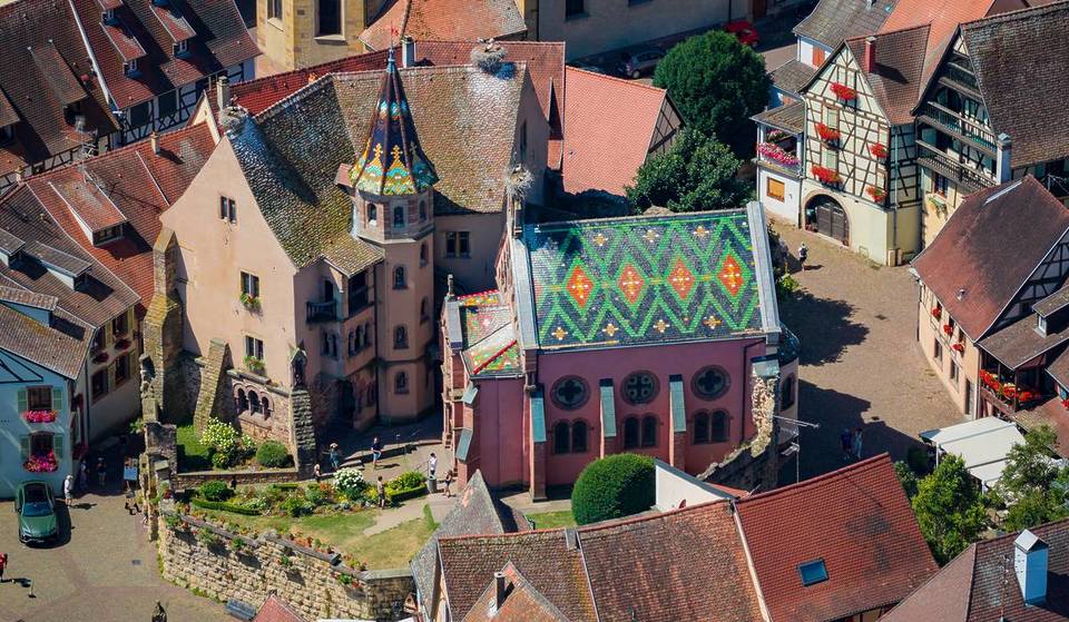 Eines der schönsten Dörfer der Welt in der Nähe von London verwandelt sich in Europas bezauberndsten kleinen Weihnachtsmarkt und in die reale Inspiration für Die Schöne und das Biest – und es ist die perfekte Festtagsflucht mit dem Zug