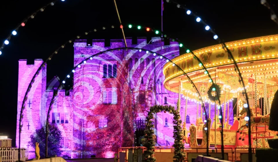 Dieses Tudor-Schloss in der Nähe von London war einst das Elternhaus von Anne Boleyn und verwandelt sich in der Weihnachtszeit in das Land Oz – und bietet Familien ein magisches Fest mit beleuchteten Pfaden, historischem Interieur und nostalgischen Fahrgeschäften
