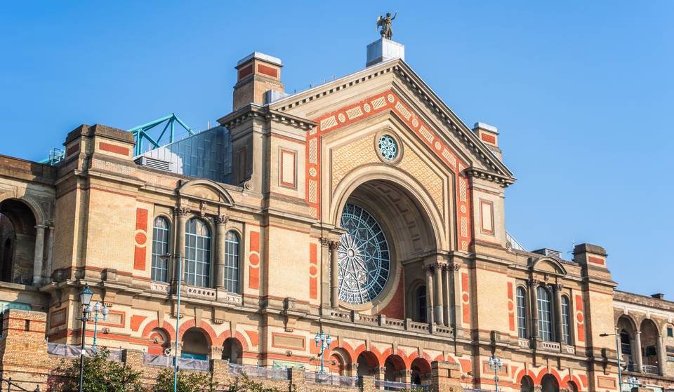 Der höchste Dachspaziergang Großbritanniens wird nächste Woche im Alexandra Palace eröffnet – du kannst das ikonische Gebäude erklimmen und einen Panoramablick über London genießen.