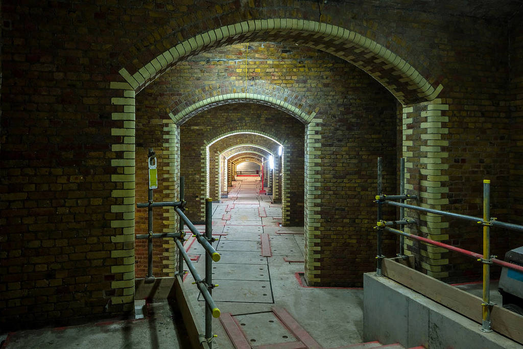 Dit verborgen Victoriaanse labyrint was meer dan een eeuw lang verzegeld onder de Londense Smithfield Market – nu zullen deze prachtige gewelven uit de jaren 1880 deel uitmaken van het nieuwe Londense museum en vanaf 2026 opengaan voor het publiek