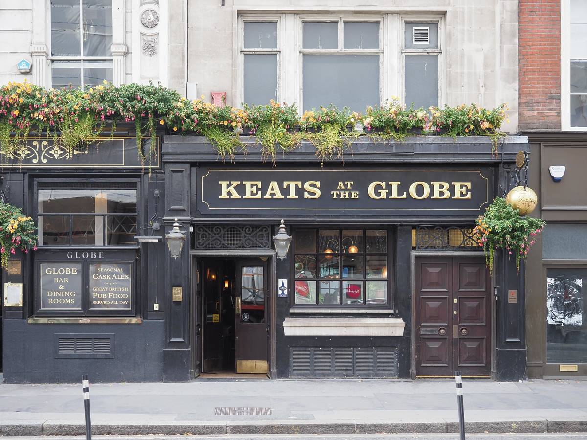The front of the Keats at the Globe bar in Moorgate