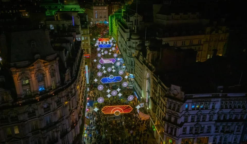 Le luci del Ramadan di Londra sono tornate e sono più spettacolari che mai con 30.000 LED abbaglianti che brillano su Piccadilly: potrete godervi gratuitamente questo spettacolo mozzafiato.