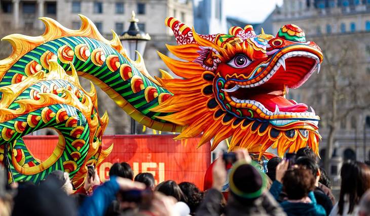 Alles, was du wissen musst, um das Jahr des Pferdes 2026 zu feiern – Wo du die chinesische Neujahrsparade in London sehen kannst und alle Menüs zum Mondneujahr, die du probieren solltest