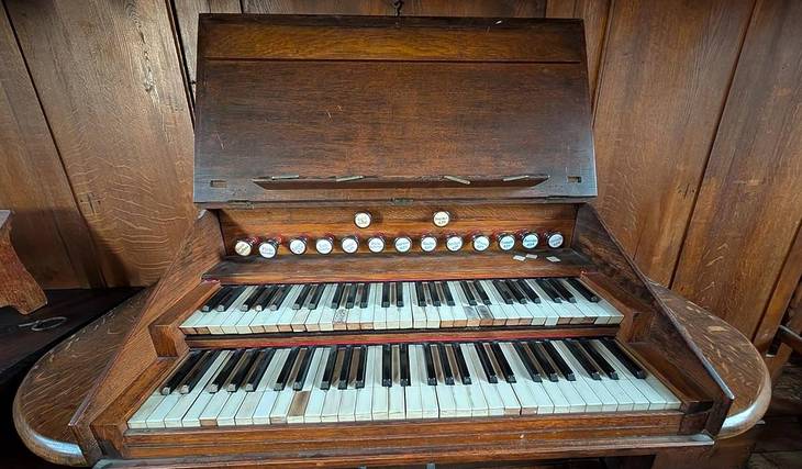 Eine Schule im Westen Londons beherbergt eine der seltensten Pfeifenorgeln Europas – und versucht nun, über 250.000 Pfund zu sammeln, um sie wieder in ihrem alten Glanz erstrahlen zu lassen.