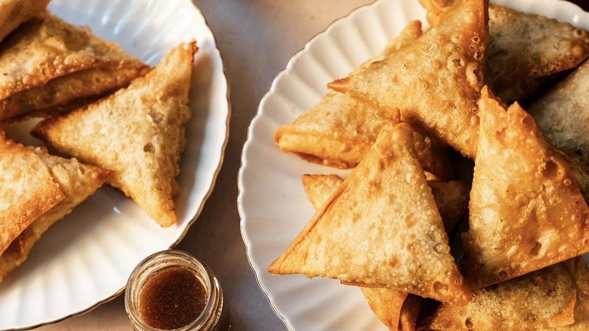 samosas on a plate with chutney