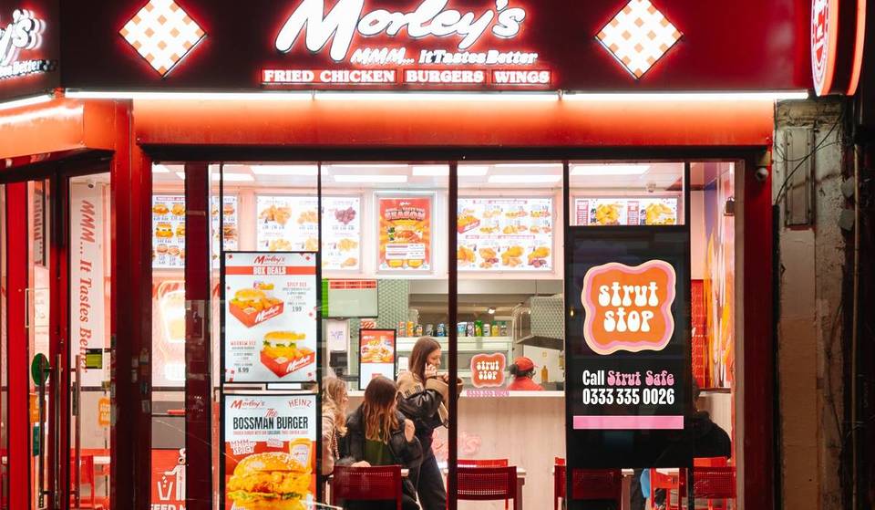 Diese legendäre Londoner Fast-Food-Kette hat den weltweit ersten „Strut Stop” eröffnet – einen sicheren Ort, an dem man auf seine Heimfahrt warten kann.