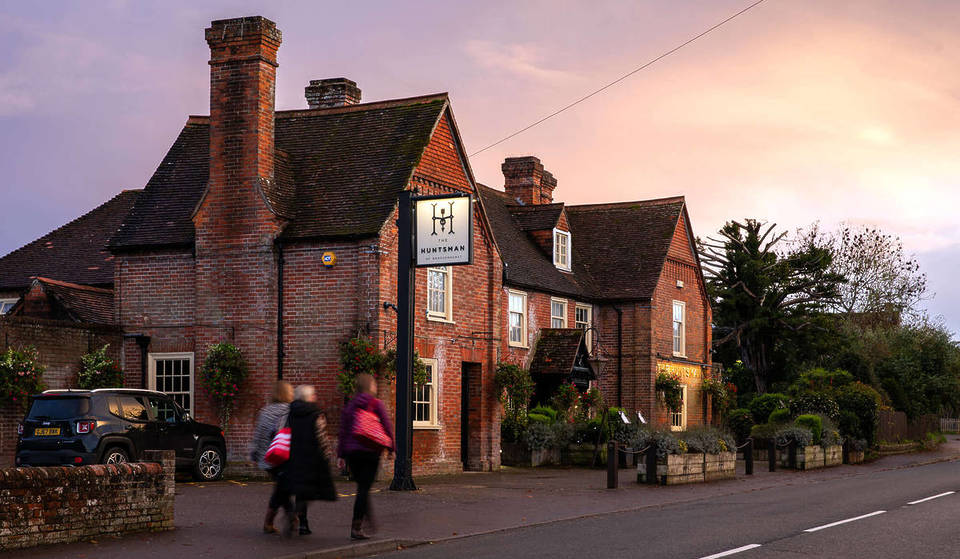 Ce village de la New Forest, digne d&rsquo;une carte postale, est à moins de deux heures de Londres et propose un superbe séjour dans un pub avec des poneys en liberté, une cuisine délicieuse et des chambres tranquilles.