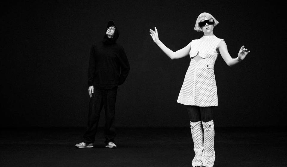 Aurora und Tom Rowlands von den Chemical Brothers spielen gemeinsam als „Tomora” ein intimes Konzert in London – hier erfährst du, wann der Ticketverkauf startet