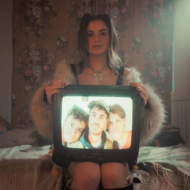 HUNNY BUZZ press shot