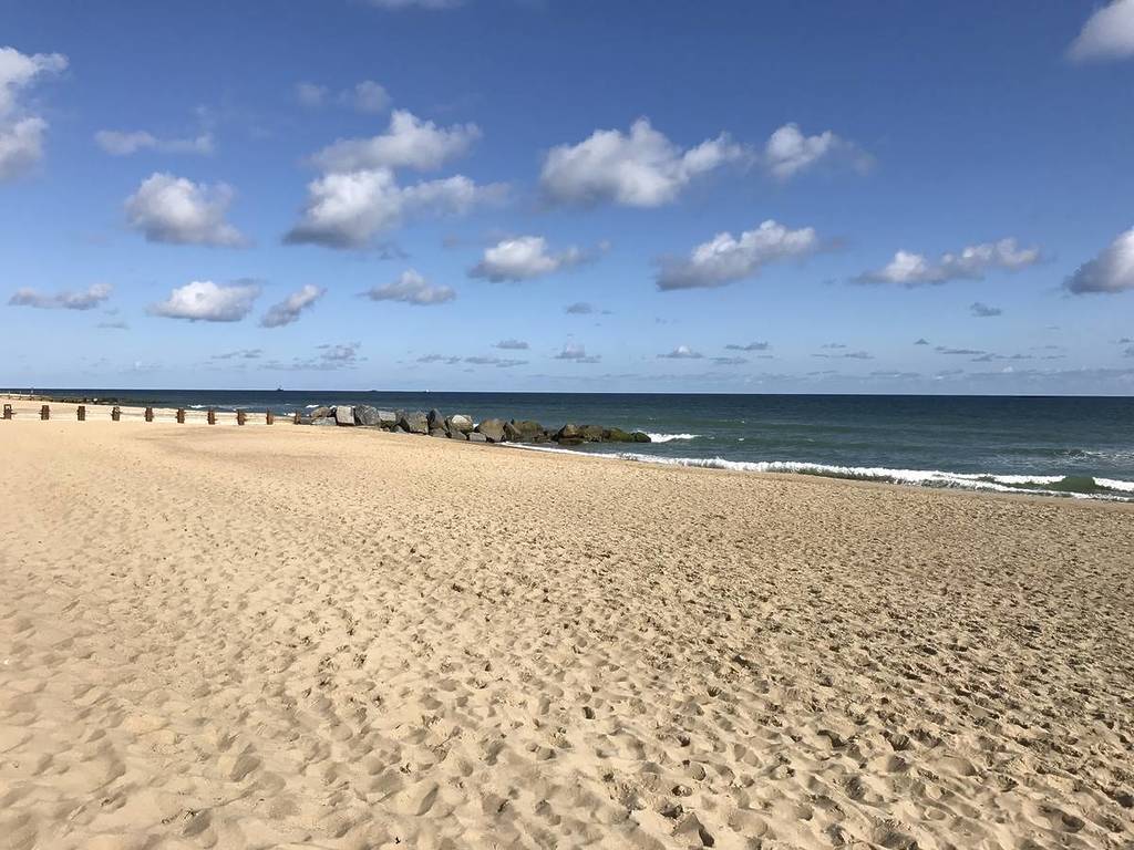 eine weitreichende Aufnahme des weitgehend unberührten Pferdestrandes