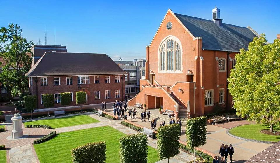 8 delle 10 migliori scuole private in Inghilterra sono ora a Londra, con un istituto nel sud-ovest della città che occupa il primo posto.