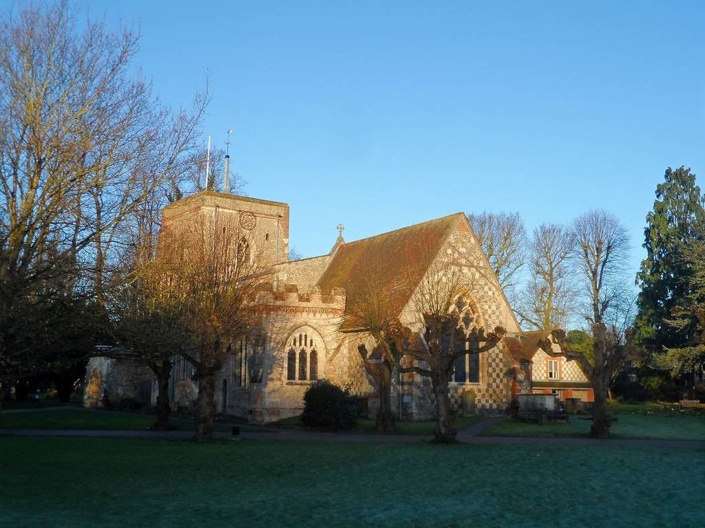 St. Mary's Kirche in Redbourn an einem sonnigen Tag