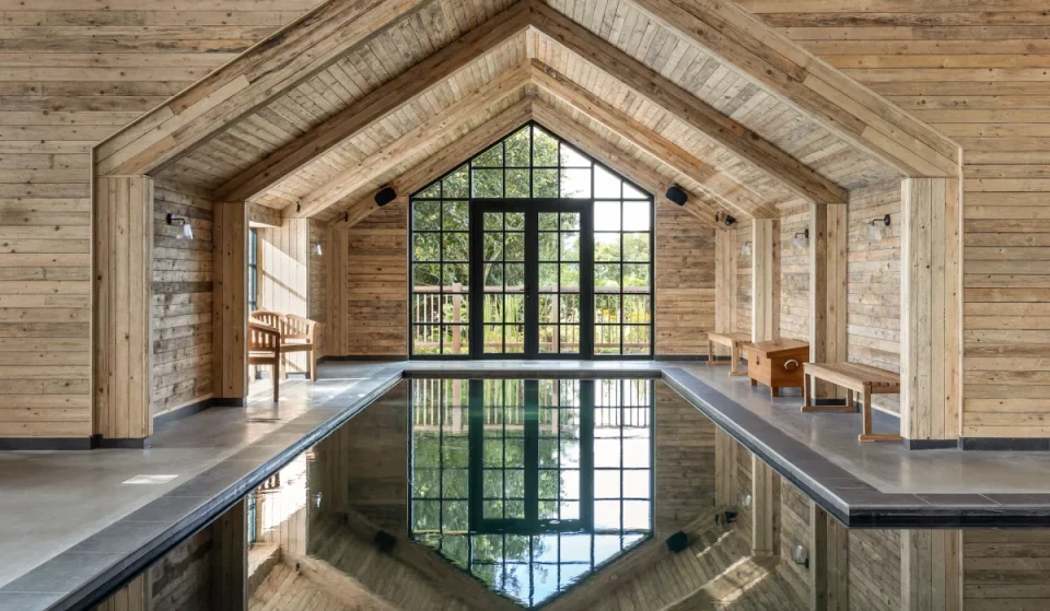 Una delle fughe più belle del Regno Unito è un’affascinante fattoria nascosta sulla Jurassic Coast che sembra proprio un vigneto provenzale, a sole 3 ore da Londra.