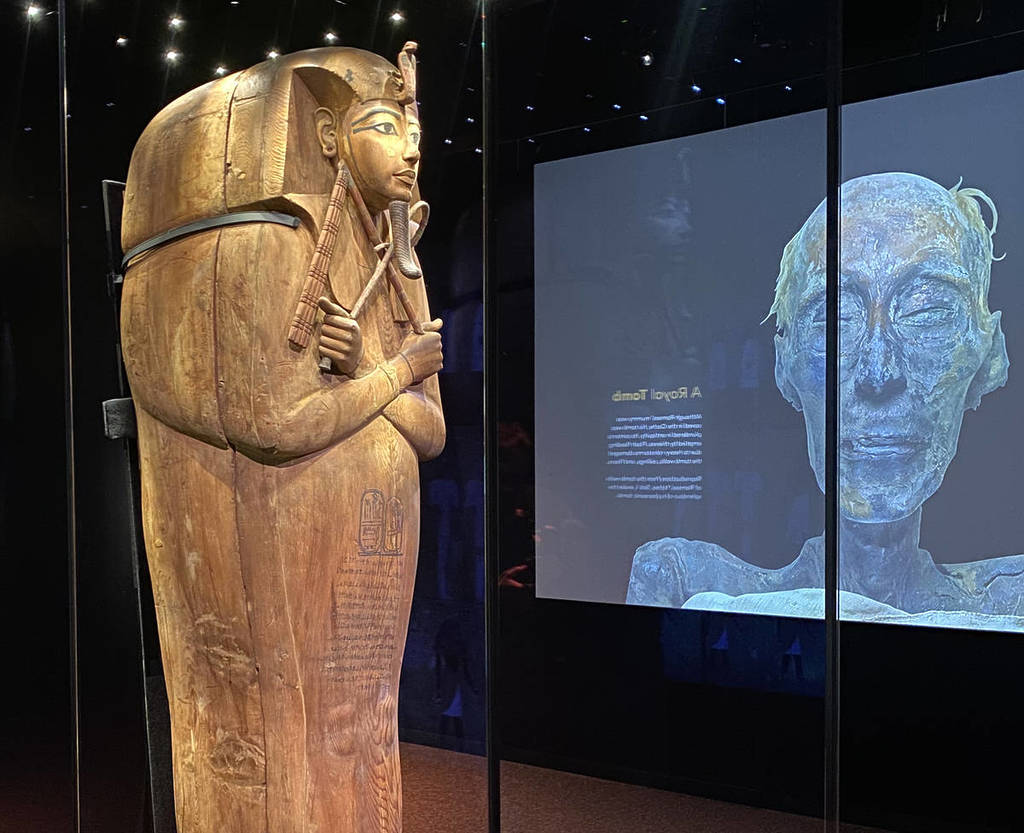 der Sarg von Ramses II. bei Ramses und die Goldausstellung der Pharaonen