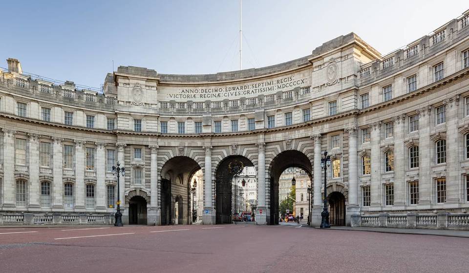 Presto potrai dormire all’interno di uno dei monumenti più famosi di Londra, commissionato dal re Edoardo VII, con suite che si affacciano su Buckingham Palace.