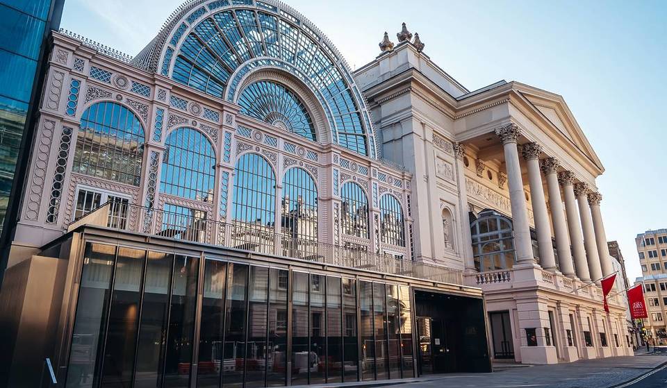 Ce monument emblématique de Londres propose des spectacles d&rsquo;opéra et de ballet gratuits de classe mondiale. Voici comment tu peux découvrir la magie du Royal Opera House sans débourser un centime.