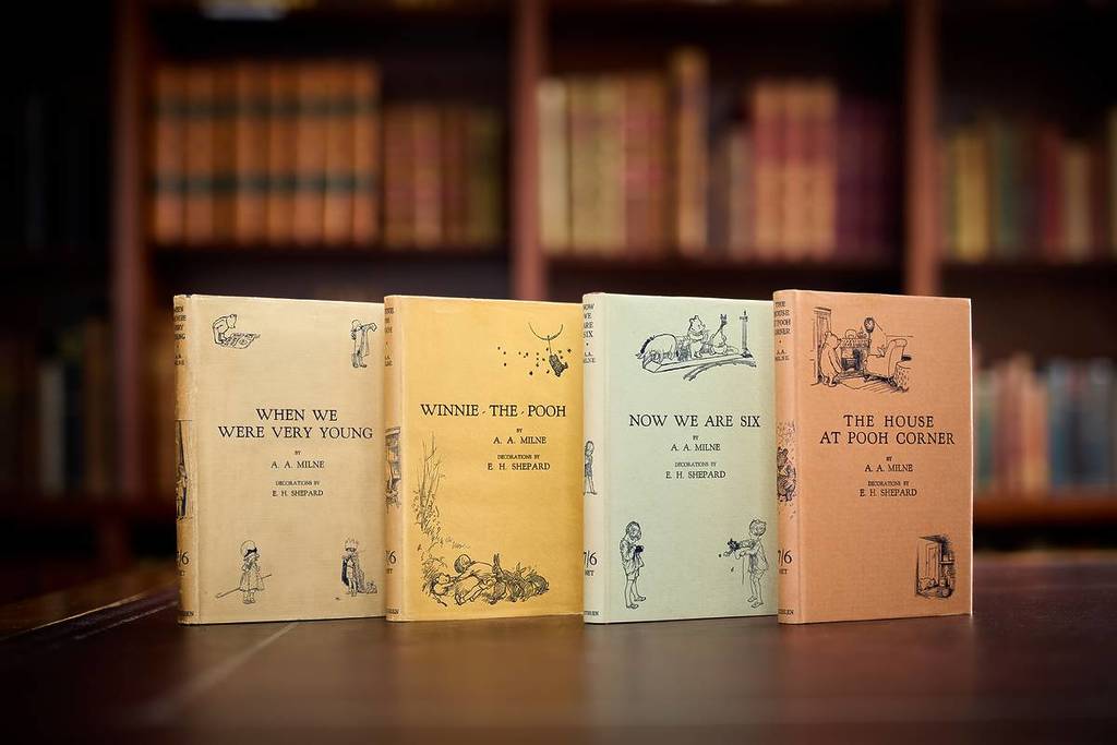 Les livres Winnie l'ourson alignés en rang