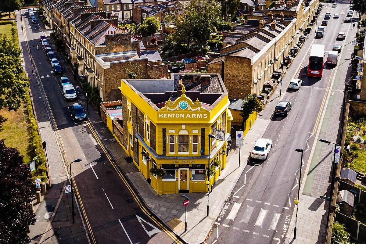 Dieser beliebte Londoner Säufer hat Kindern aufgrund des Verhaltens „anspruchsberechtigter Eltern“ ein Verbot erteilt. Dieser beliebte Londoner Säufer hat Kindern aufgrund des Verhaltens „anspruchsberechtigter Eltern“ ein Verbot erteilt.