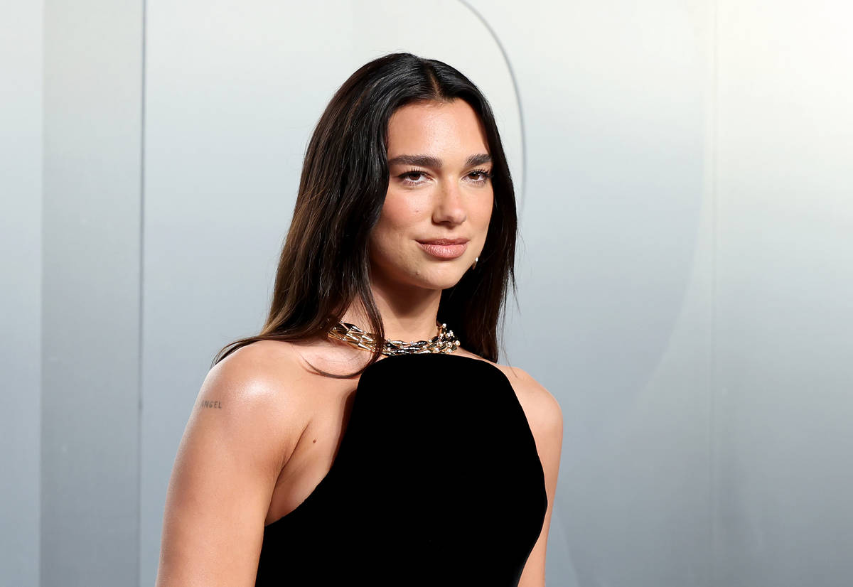 Dua Lipa wird das diesjährige London Literature Festival im Rahmen des 75-jährigen Jubiläums des Southbank Centre kuratieren – und für ein Wochenende die Royal Festival Hall übernehmen Dua Lipa wird das diesjährige London Literature Festival im Rahmen des 75-jährigen Jubiläums des Southbank Centre kuratieren – und für ein Wochenende die Royal Festival Hall übernehmen