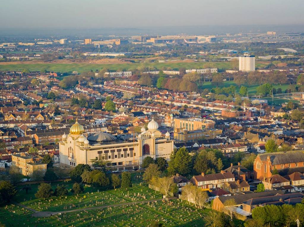 Sri Guru Singh Sabha Gurdwara Sikh Tempel, Luftaufnahme, Southall, London, Großbritannien