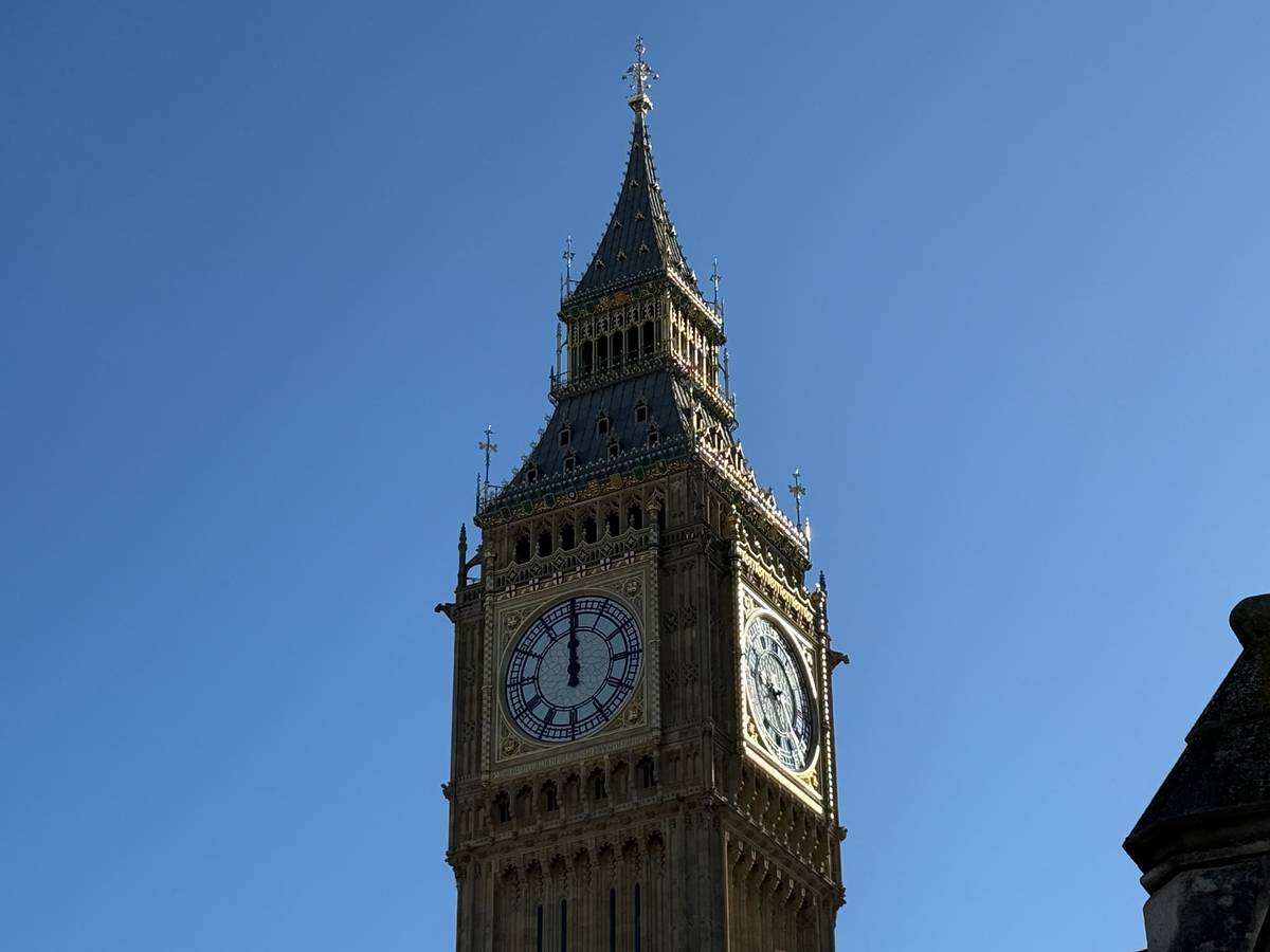 What time is it? Londoners left confused as Big Ben shows the wrong ...