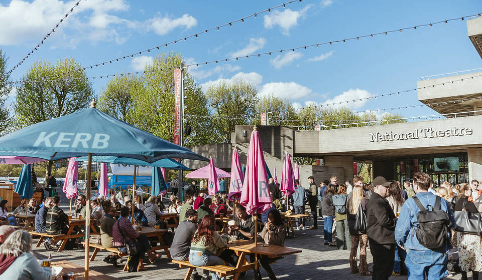 Un marché gastronomique au bord de la rivière s&rsquo;est installé à Londres, juste à côté du National Theatre, apportant une cuisine de rue exceptionnelle sur les rives de la Tamise
