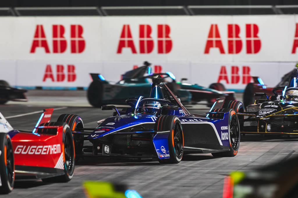 Diverse raceauto's bij de Formule E
