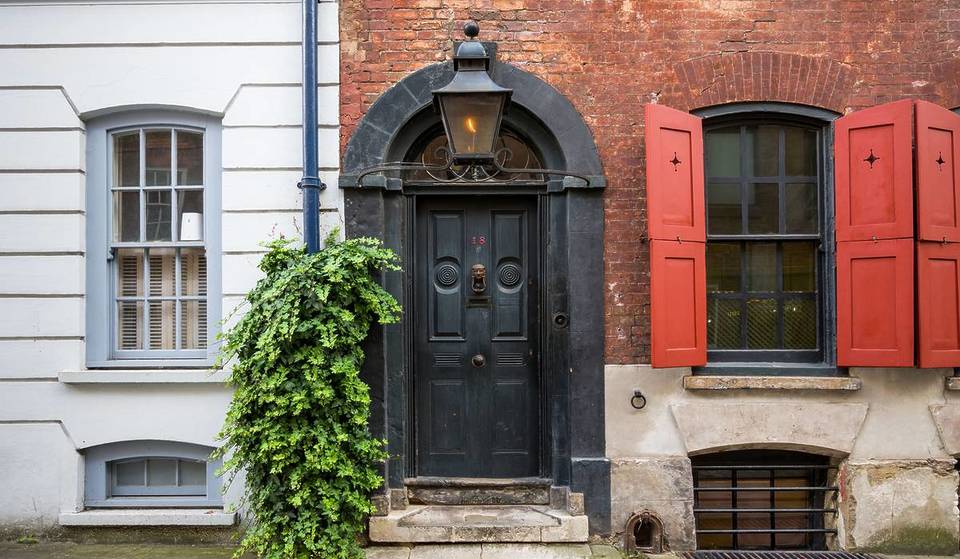 Esta «cápsula do tempo» imersiva em Spitalfields é um dos segredos mais bem guardados de Londres — entra para explorar 200 anos de história em silêncio total