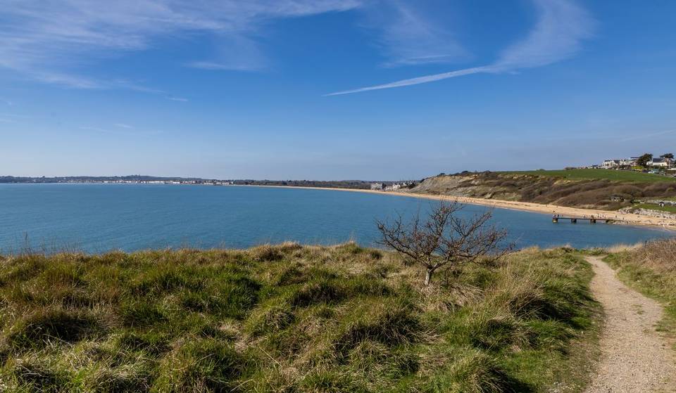 Le plus long sentier de randonnée côtier du monde vient d’ouvrir en Angleterre – reliant toutes les falaises, criques et villes côtières du pays