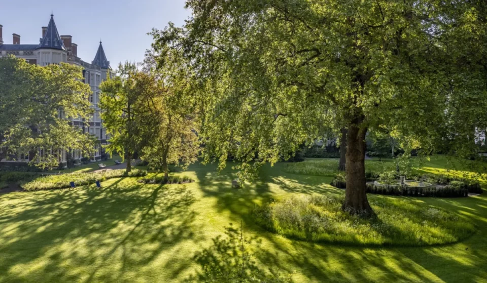 Der beste geheime Garten in London ist eine 3 Hektar große, uralte Oase, an der die meisten Pendler einfach vorbeigehen – und der Besuch ist völlig kostenlos