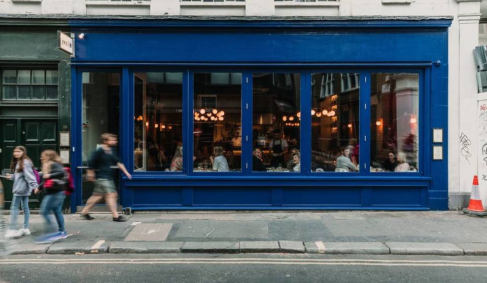 Este restaurante turco de la Guía Michelin en el Soho tiene un nuevo menú de comida de bar, y nos tiene totalmente obsesionados