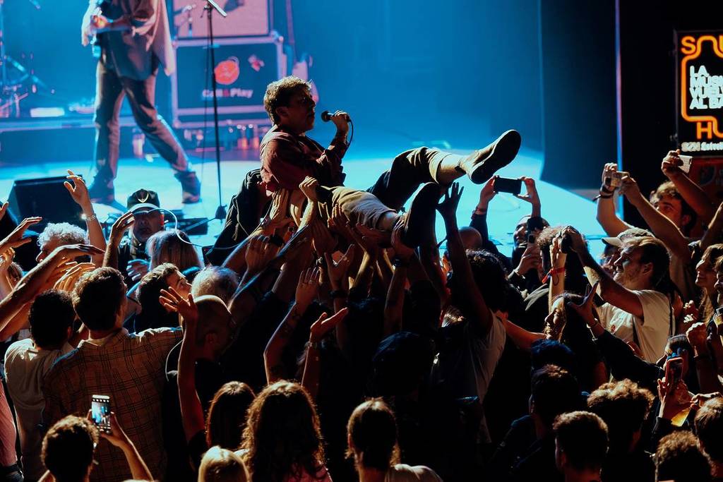 Shame playing live in Barcelona with their singer crowd surfing 