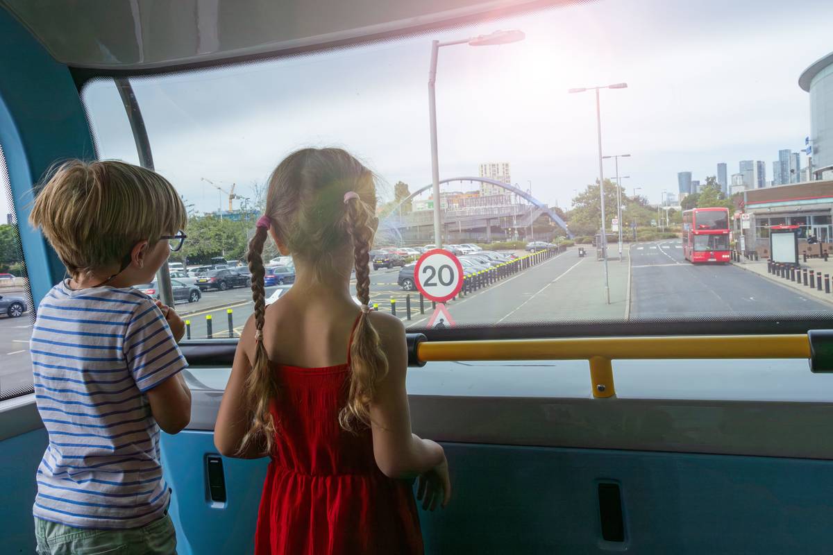 Kinder im Alter von 5 bis 15 Jahren fahren diesen August kostenlos mit Bussen in ganz England – unbegrenzte Fahrten, ohne einen Cent zu bezahlen und keine Anmeldung erforderlich