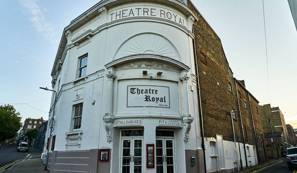 Um dos teatros em funcionamento mais antigos do Reino Unido fica a menos de duas horas de Londres — e está quase pronto para reabrir após uma enorme remodelação de 6 milhões de libras