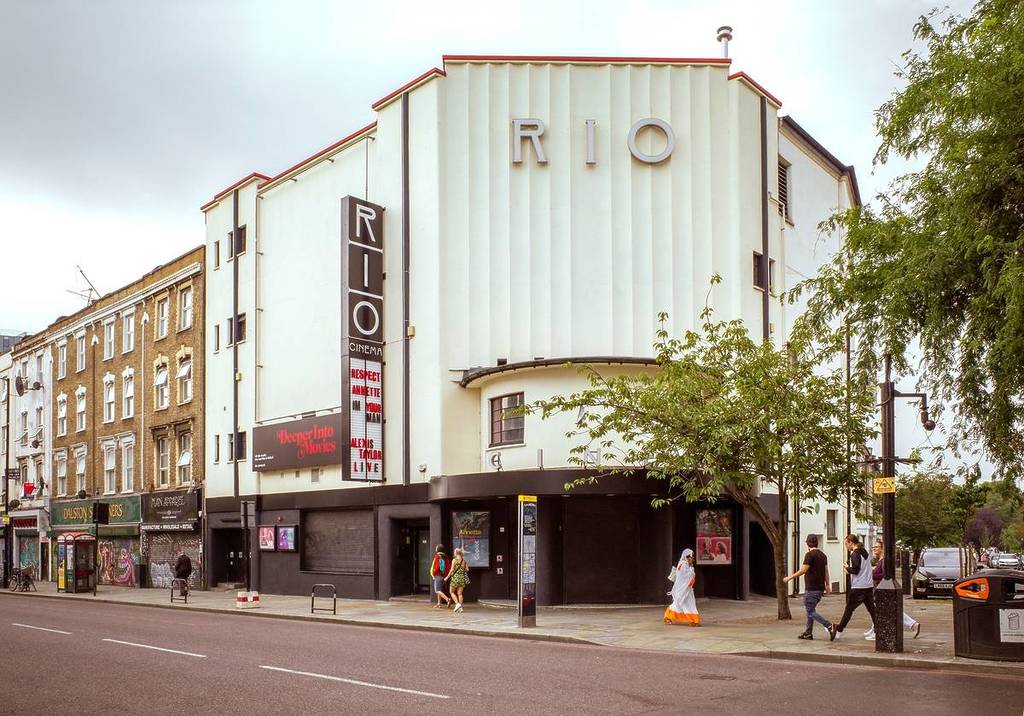 Art-deco-gevel van de Rio Cinema in Dalston