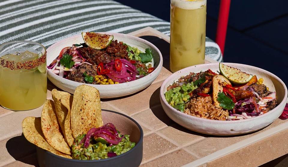 Mexikanische Aromen und ein kostenloser, würziger Willkommensdrink – du kannst diese neue Rooftop-Bar in Olympia für eine Nacht exklusiv erleben, bevor sie für die Öffentlichkeit öffnet, und bei deiner Ankunft einen kostenlosen Chili-Mango-Margarita erhalten, exklusiv für Secret London-Leser