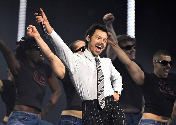 Harry Styles announces 2027 tour dates including 3 Wembley Stadium shows – with special guests and £20 tickets