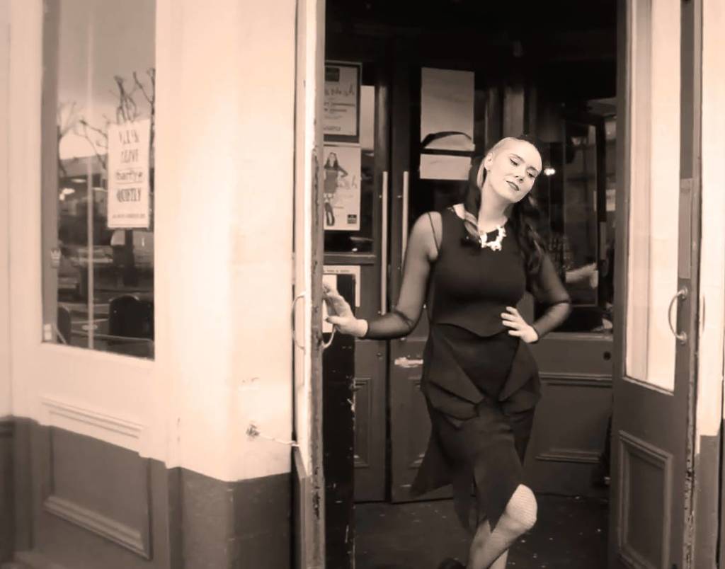 Kate Nash frente al Barfly en Camden
