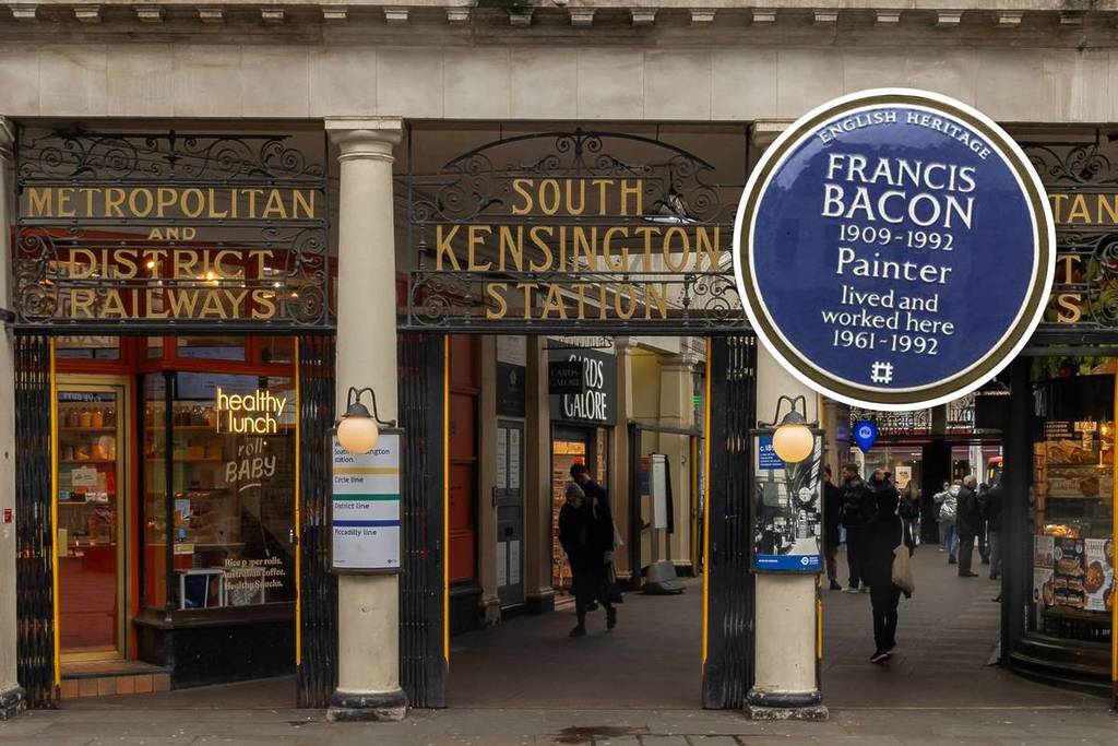 Der Eingang der U-Bahn-Station South Kensington mit einem überlagerten Bild einer blauen Plakette