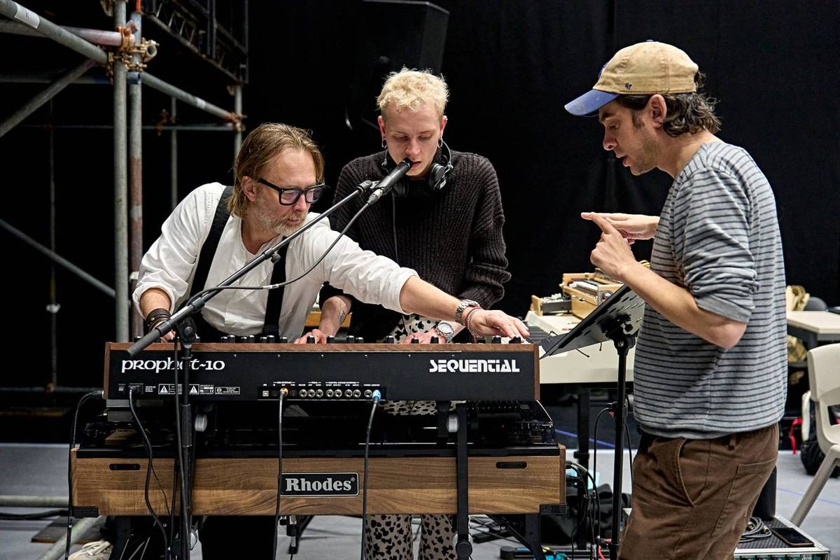 Thom Yorke bringt sein Radiohead-trifft-Shakespeare-Stück nach London – hier kommt „Hamlet Hail To The Thief“ ins Barbican